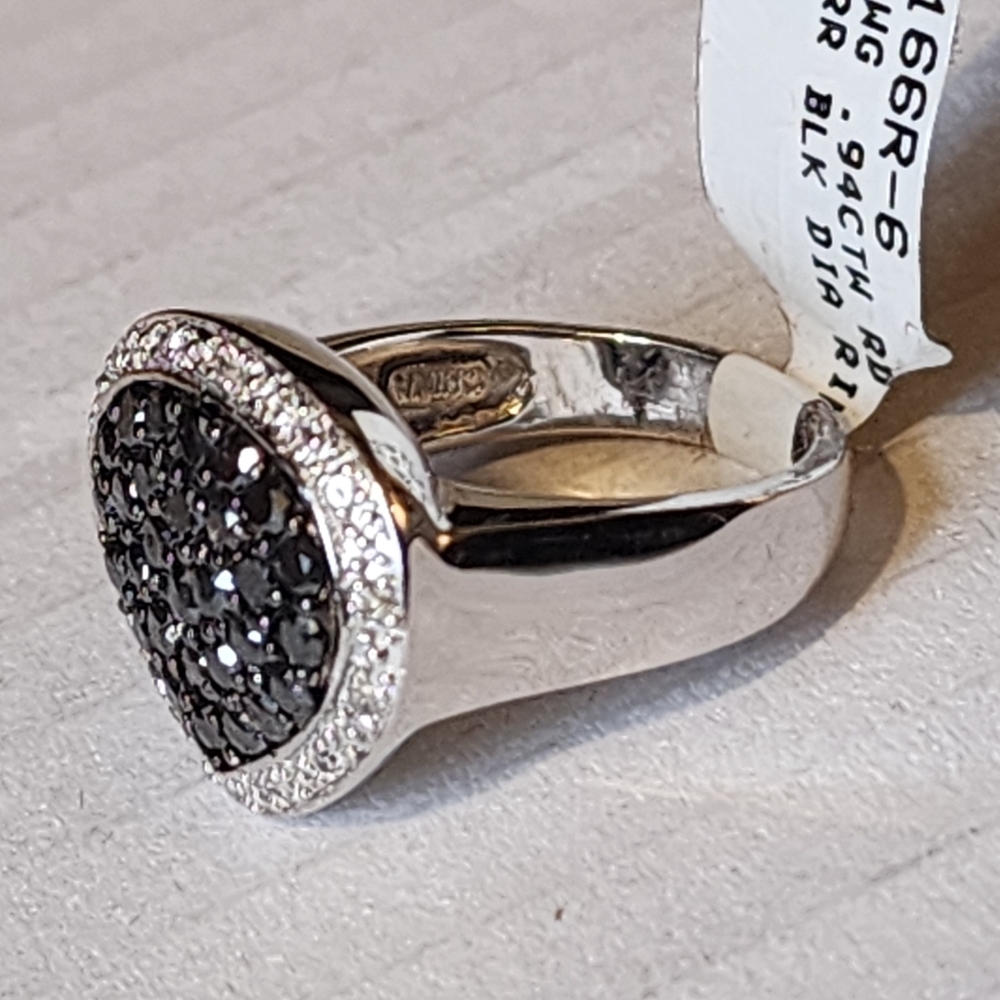 10k karat white gold black and clear diamond ring size 6 retails for ove… - Picture 3 of 7